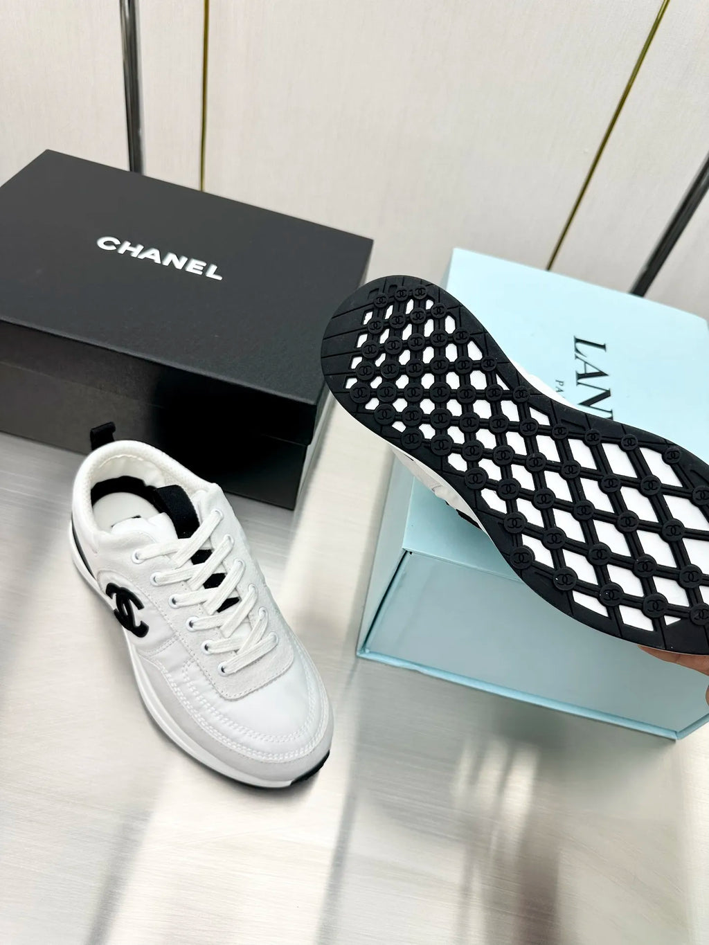 Women Sneakers M211931