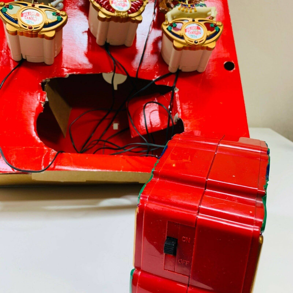 Holiday Carousel Music Mechanical 21 Carols Circus Wagon Display L8623