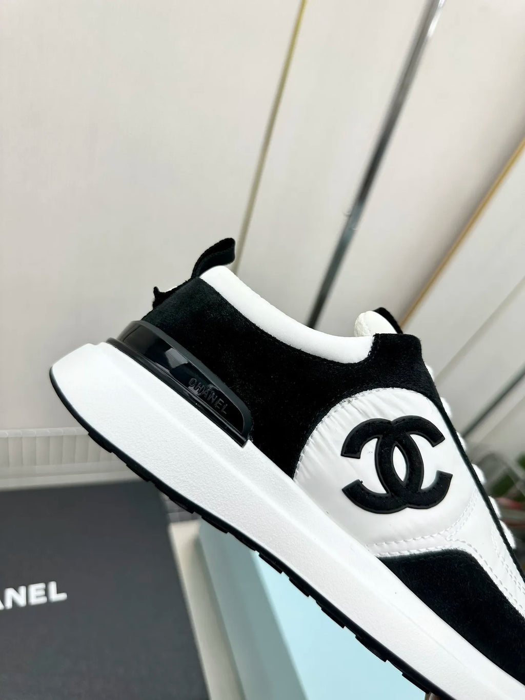 Women Sneakers M211931