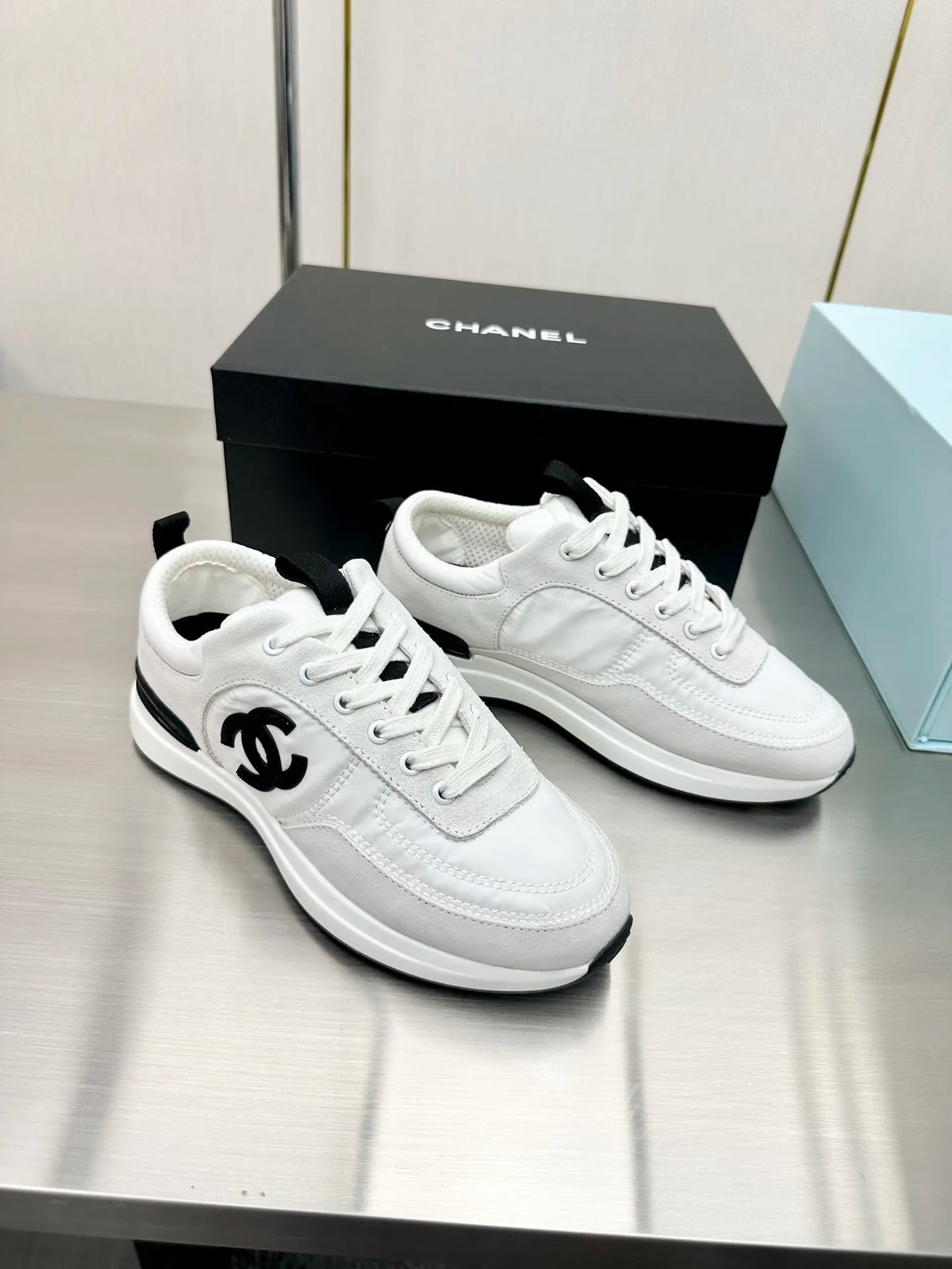 Women Sneakers M211931