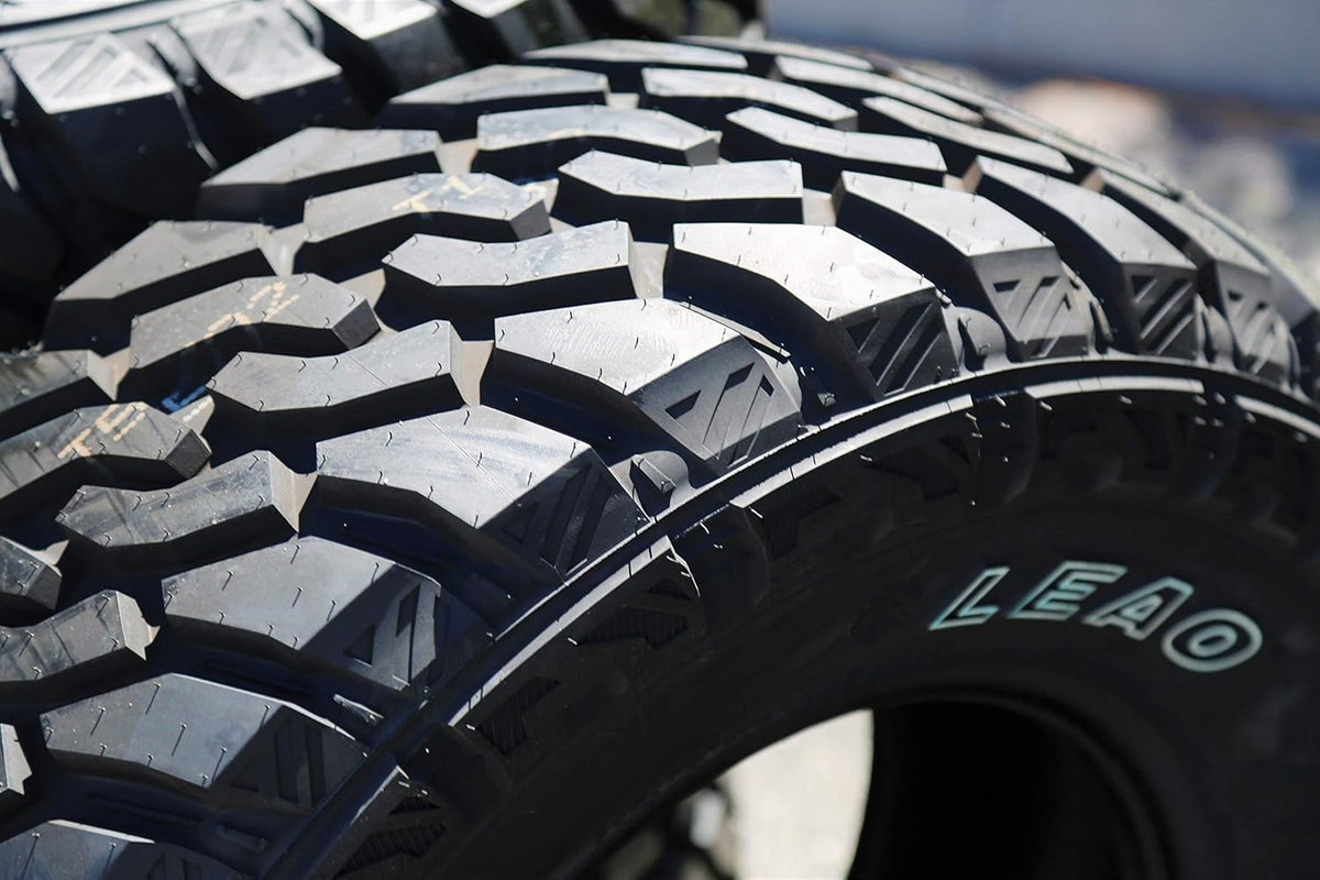 LT305/70R17 Mud Off-Road Light Truck Radial Tire M259543
