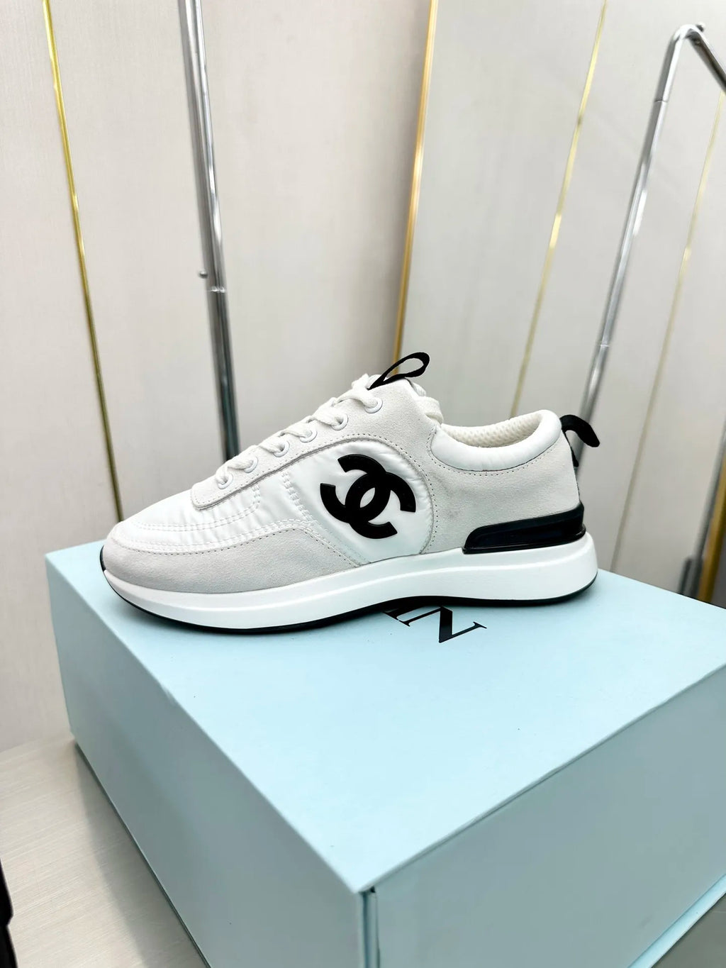 Women Sneakers M211931