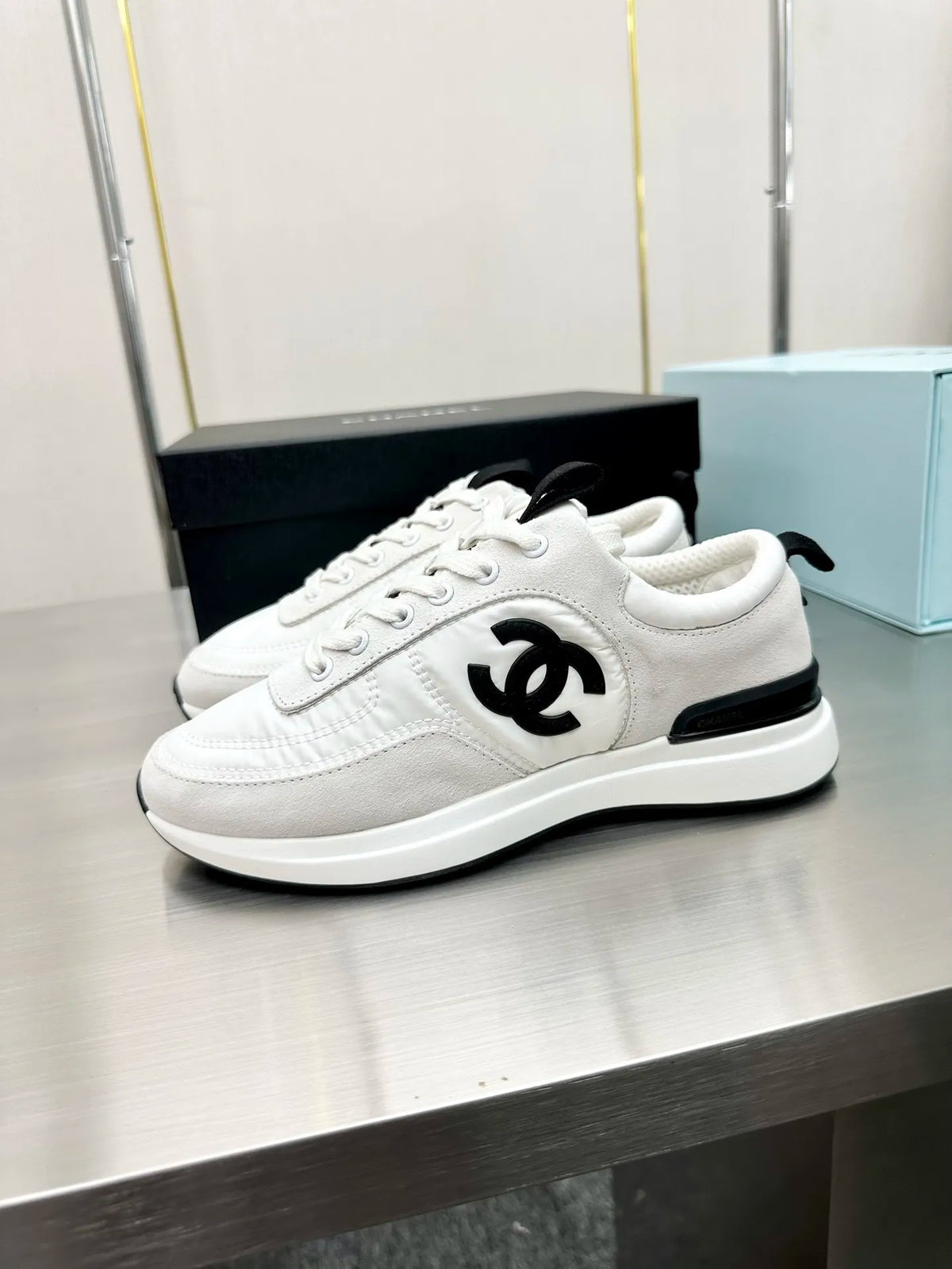 Women Sneakers M211931
