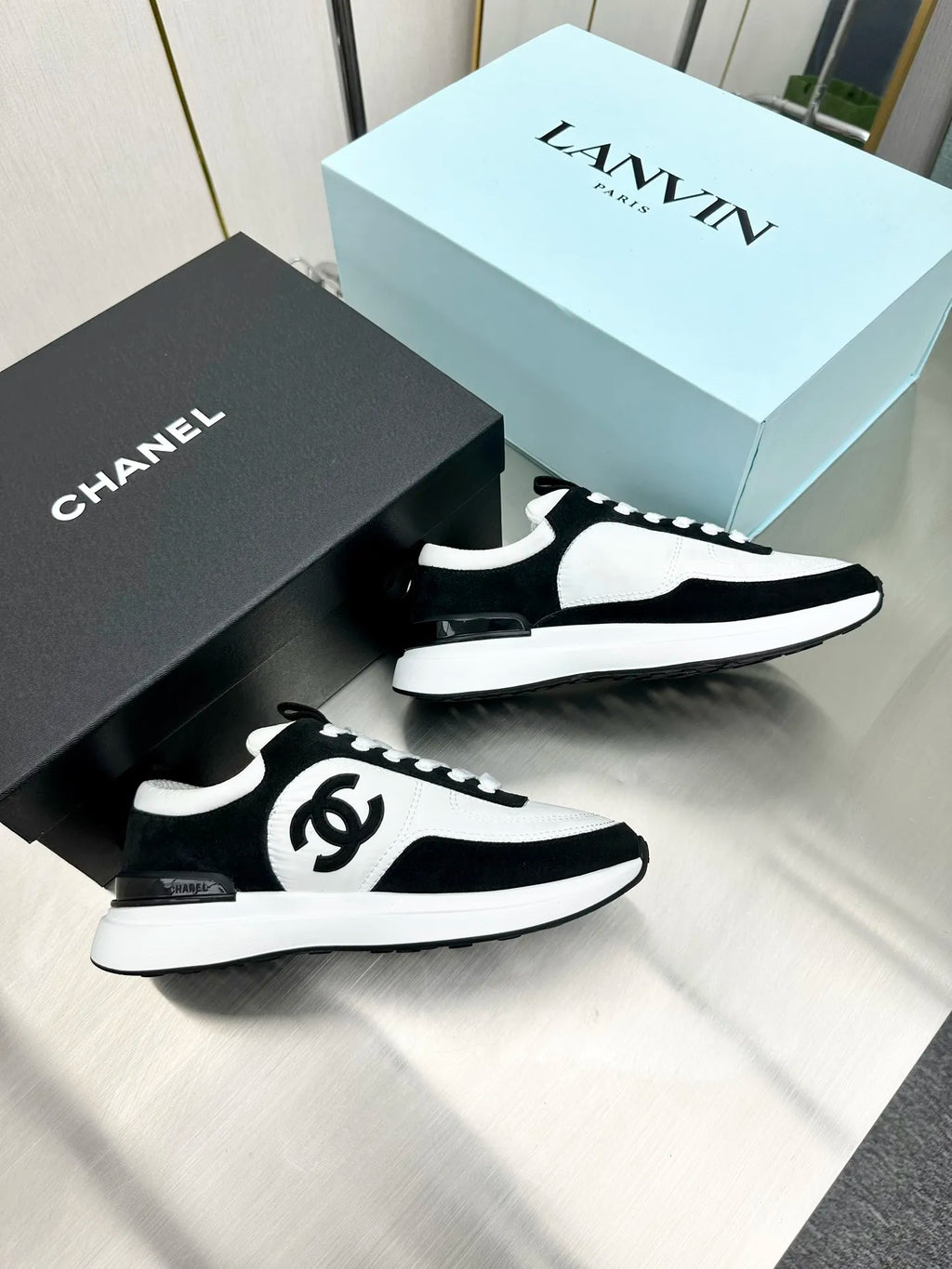 Women Sneakers M211931