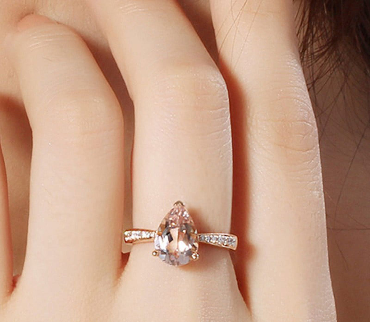 1.50 Carat Morganite and Diamond Halo Engagement Ring in Rose Gold O776400