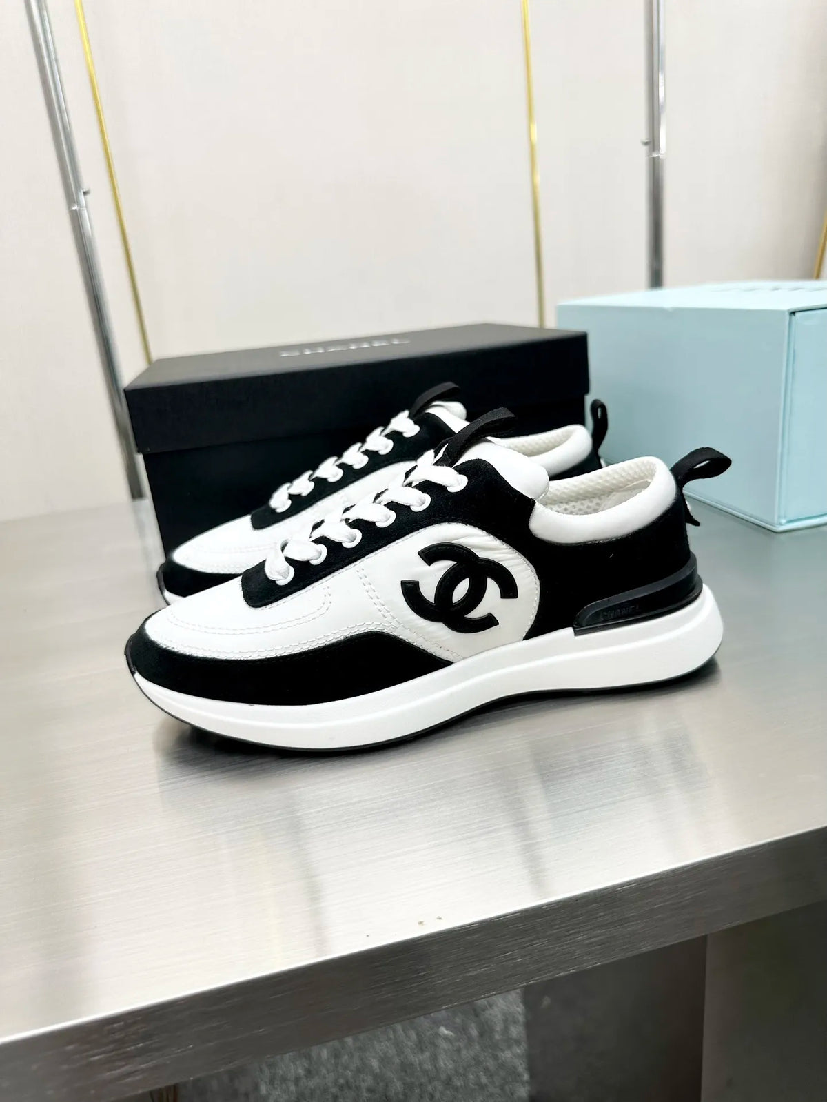Women Sneakers M211931